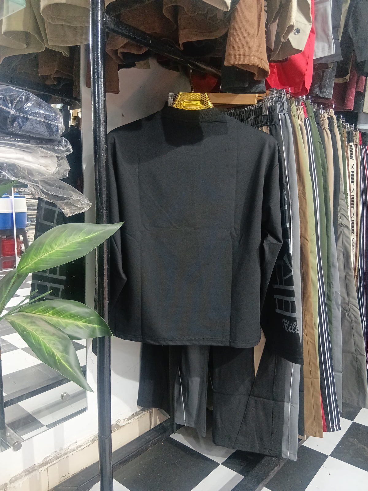 Black color boxy tshirt